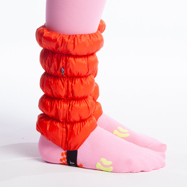 Very Vermillion Hikas Gaiter Side View shown with pink socks.